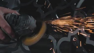 Dekoratif metal ürün yaratma süreci: dövme metal.