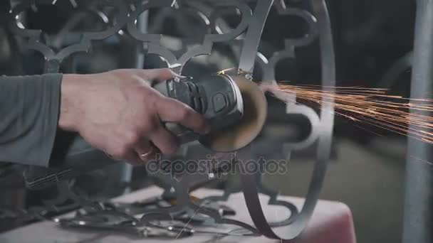 Manual angle grinder for cutting metal. Sparks when cutting — Stock Video