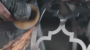 Metal kesme için el ile açı değirmeni. Ne zaman kesme kıvılcım