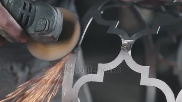 Manual angle grinder for cutting metal. Sparks when cutting — Stock Video