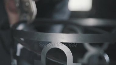 Silindir şeklinde Dekoratif metal öğesi. Dekoratif metal işleme
