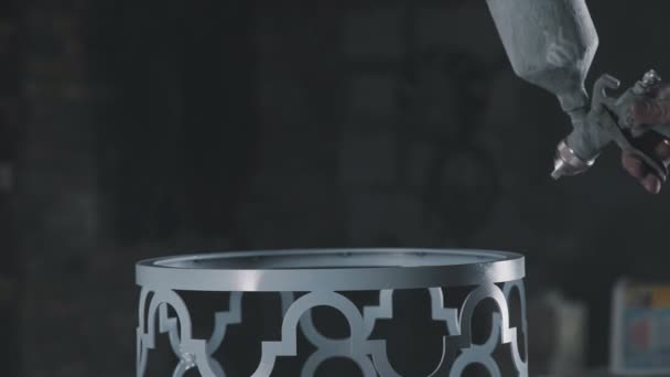 スプレーヤ、円筒形状の装飾的な金属元素 — ストック動画