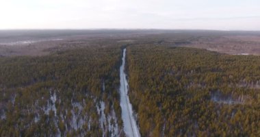 Bir kuş bakışı görünüme dan güzel kış manzara havadan görünümü: