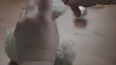 Oyuncak ayı ayrıntıları. Oyuncak ayı nadir bir koleksiyon oyuncağı.
