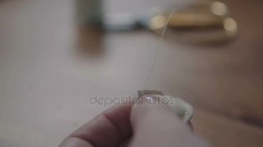 ine motor becerileri: bir iğne ile dikiş. Eller