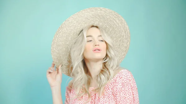 Sahne arkasında: fotoğraf çekme işlemi. Model iş