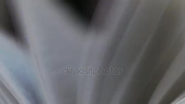 Kitapçık: close-up beyaz kitabın sayfaları, kavram: okuma