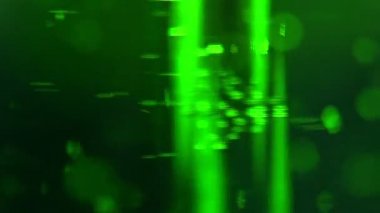 Kimyasal kaplarda reaktifler: kimyasal deneyler renkli.