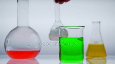 Yuvarlak ampul, kabı, tüp bebek. Kimya cam ürünleri farklı türleri