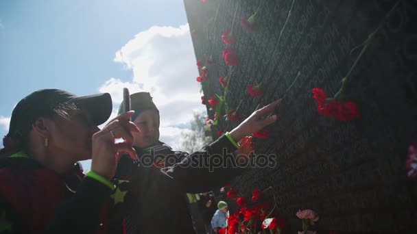 Russia, 9th May 2017: Memorial with names of Soviet soldiers — Stock Video
