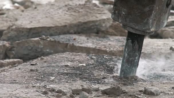 Cracks on the floor from the work of a jackhammer, close up — Stock Video