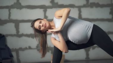 Gelecekte anne yoga uygulamaları ve germe yok.