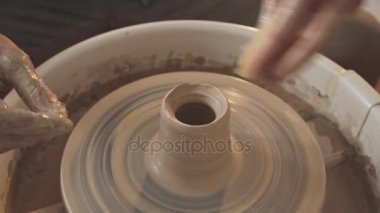 Potter özel araçlar kolları kil. Sadece elleri ve tekerlek, kapat.