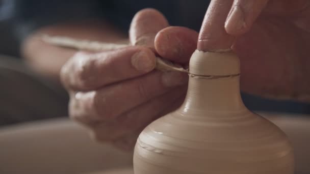 Tonda sinematik, zanaat fabrika otantik. Geleneksel çanak çömlek yapımı — Stok video