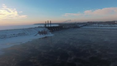 Novosibirsk baraj ve Hidroelektrik Santrali: su donmuş