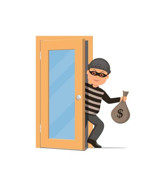 Zloděj v masce drží pytlík s penězi a se vplíží do dveří. Kreslený lupič v plochý. — Stockový vektor