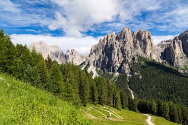 Yaz, İtalyan Dolomites Rosengarten (Catinaccio) görünümünü