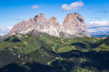 Sassolungo (Langkofel) yaz aylarında İtalyan Dolomites grup