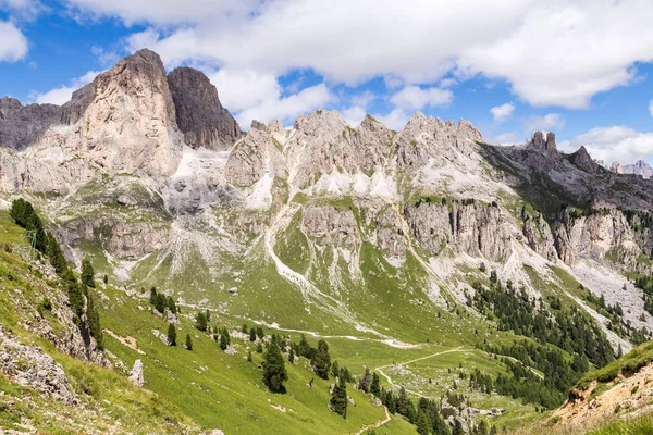 Vista de la Roda di Vael (grupo Rosengarten) en los Dolomitas italianos — Foto de Stock