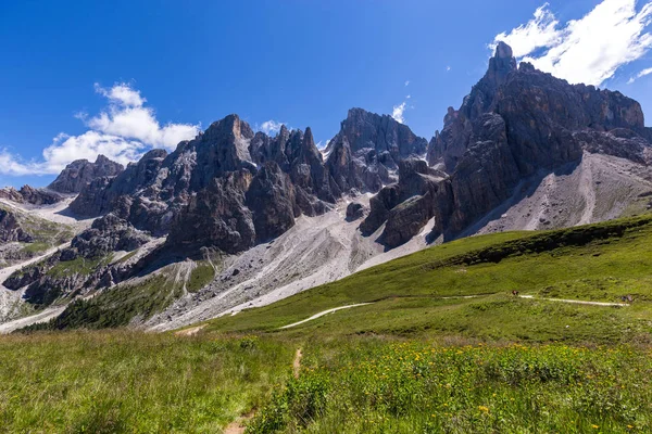 Weergave van Pale di San Martino, Italiaanse Dolomieten in Trentino — Stockfoto