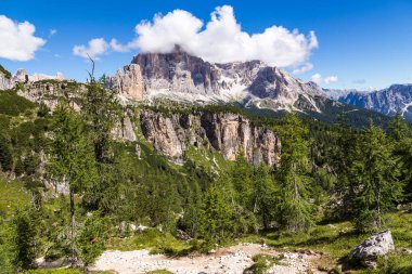 Tofane, Dolomites dağ grubunda Cortina d'Ampezzo Veneto Belluno eyaletinin batısında Kuzey İtalya'nın görünümünü.