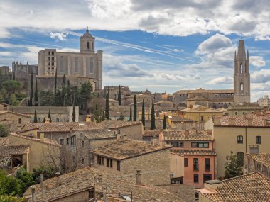 Girona, İspanya'nın tarihi kentin havadan görünümü
