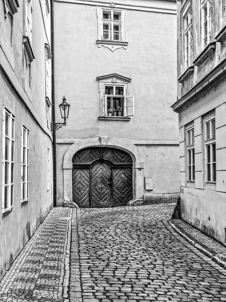 Sokakta tek renkli eski şehir, Prague, Çek Cumhuriyeti