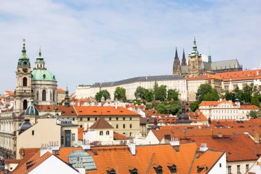Saint Vitus Katedrali, Kraliyet kale Hradschin ve kilise Saint Nicholas ile Prag Cityscape