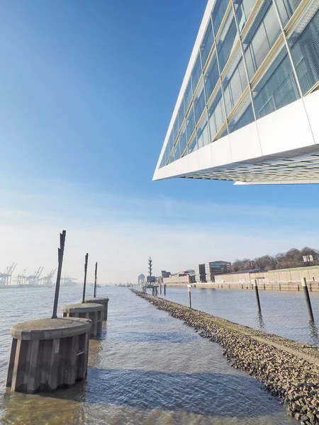 Amburgo con dockland per uffici, fiume Elba e porto — Foto Stock