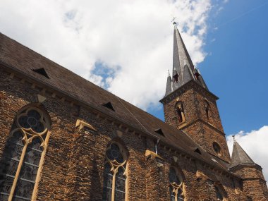 Parish Kilisesi Saint Nicolaus Alman City Traben-Trarbach yakınındaki nehir Moselle, Almanya