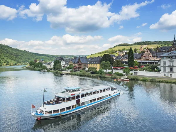 Kreuzfahrtschiff Auf Der Mosel Bei Traben Trarbach Deutschland — Stockfoto