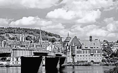 Şehir Traben-Trarbach River Moselle, Almanya cityscape tek renkli görüntü