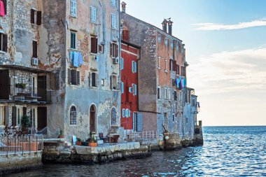 Okyanustan Rovinj, Hırvatistan tarihi kent merkezine görüntülemek