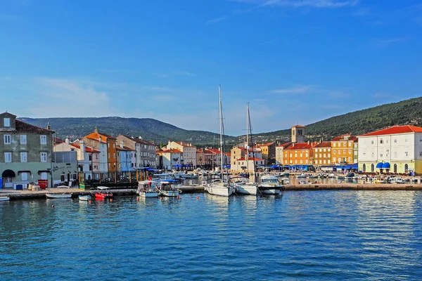 Cres クロアチアの旧市街と港 — ストック写真