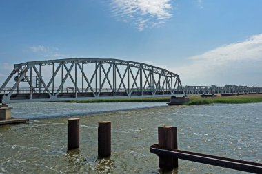 Zingst ve Bresewitz, Mecklenburg-Western Pomerania, Almanya arasında köprü Meiningen