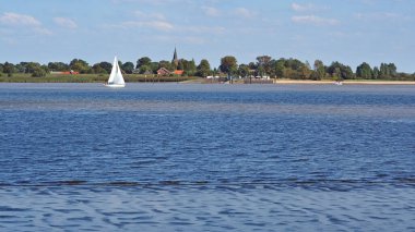 Dedesdorf şehrinin Weser nehri, Aşağı Saksonya, Almanya