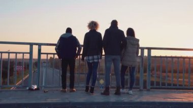 Doğa gözlemlemek için engel dört durur ailesi