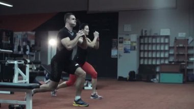 İki kardiyovasküler egzersizleri yapıyor sporcular uygun