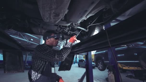 Carro de diagnóstico mecânico com câmera VR — Vídeo de Stock