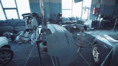 İç otomatik garaj mavi tonu ile onarım