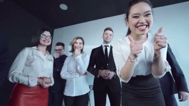 Neşeli takım tebrik kadın