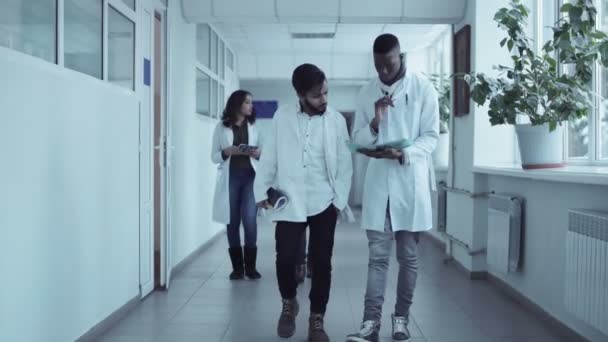 Medical students in hospital — Stock Video