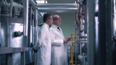 Konuşan bilim adamları ve dokunaklı Vana