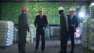 Depoda toplantı iş adamları