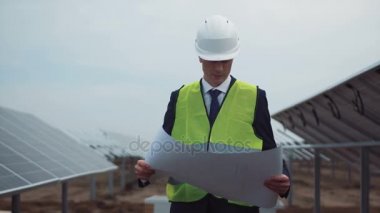 İşadamı veya mimar ile blueprint