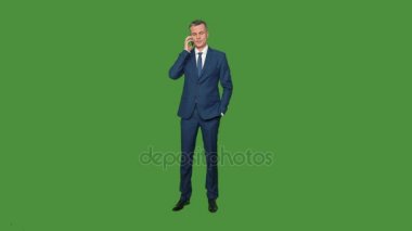 Yanıtlayan telefon görüşmesi genç adam