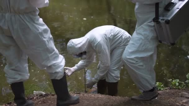 三个生物技术员污染物测试 — 图库视频影像