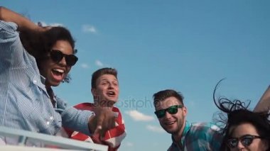 Teknede kutlama arkadaş