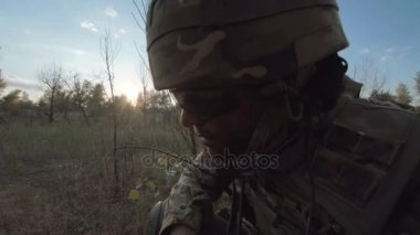 Oturan asker ve yasaktır