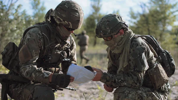 Military people navigating on battlefield — Stock Photo, Image